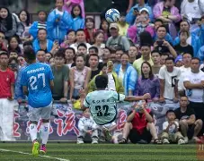 关于足球盛宴热闹开启，比赛节奏快速激烈的信息