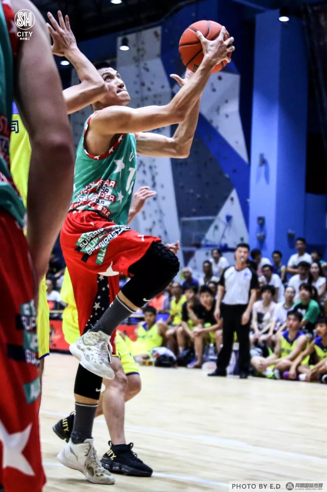 包含美洲篮球锦标赛再开激战，球队各展身手的词条