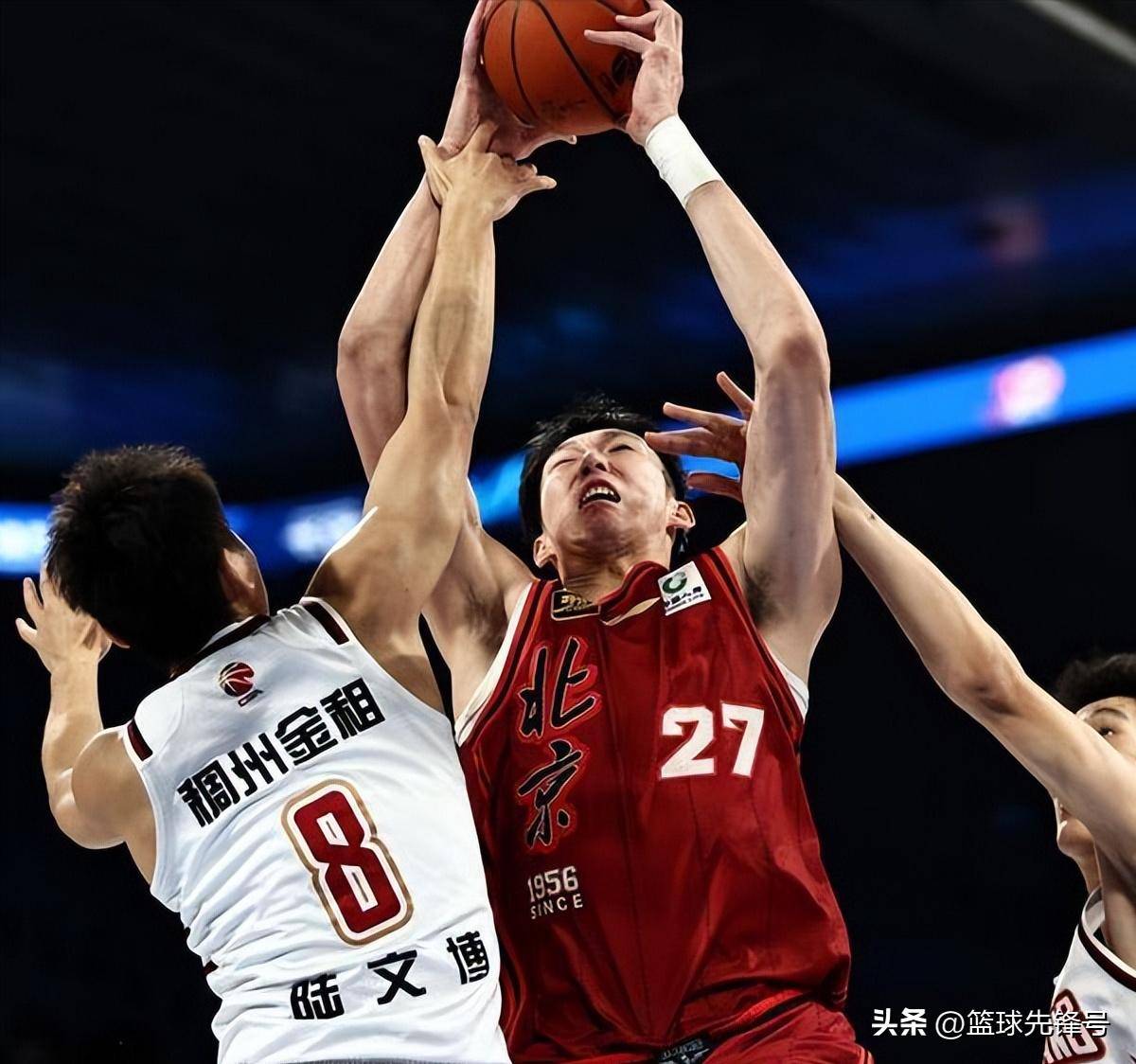 关于山东男篮实力抗衡江苏队，双方实力不相上下的信息